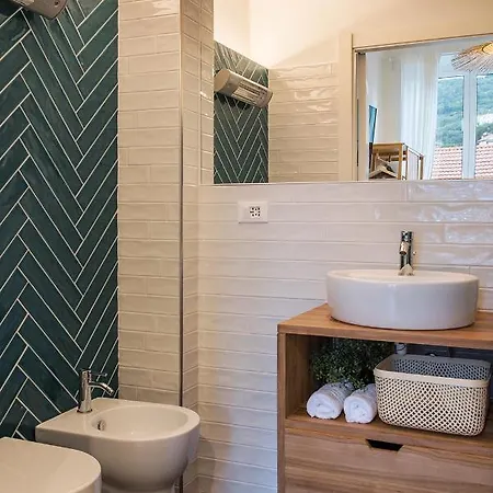 Ensemble Di Vayadu בית הארחה אלסיו