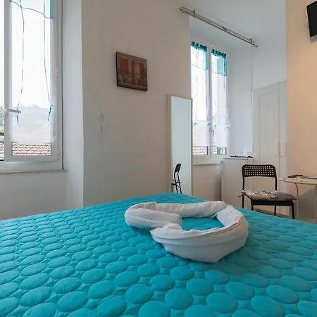 Ensemble Di Vayadu Pensión 3*