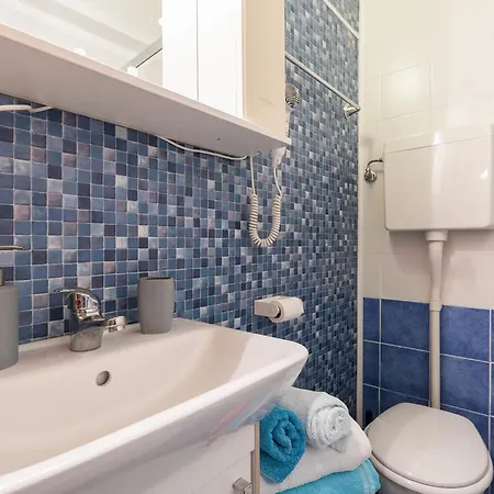 Ensemble Di Vayadu בית הארחה אלסיו